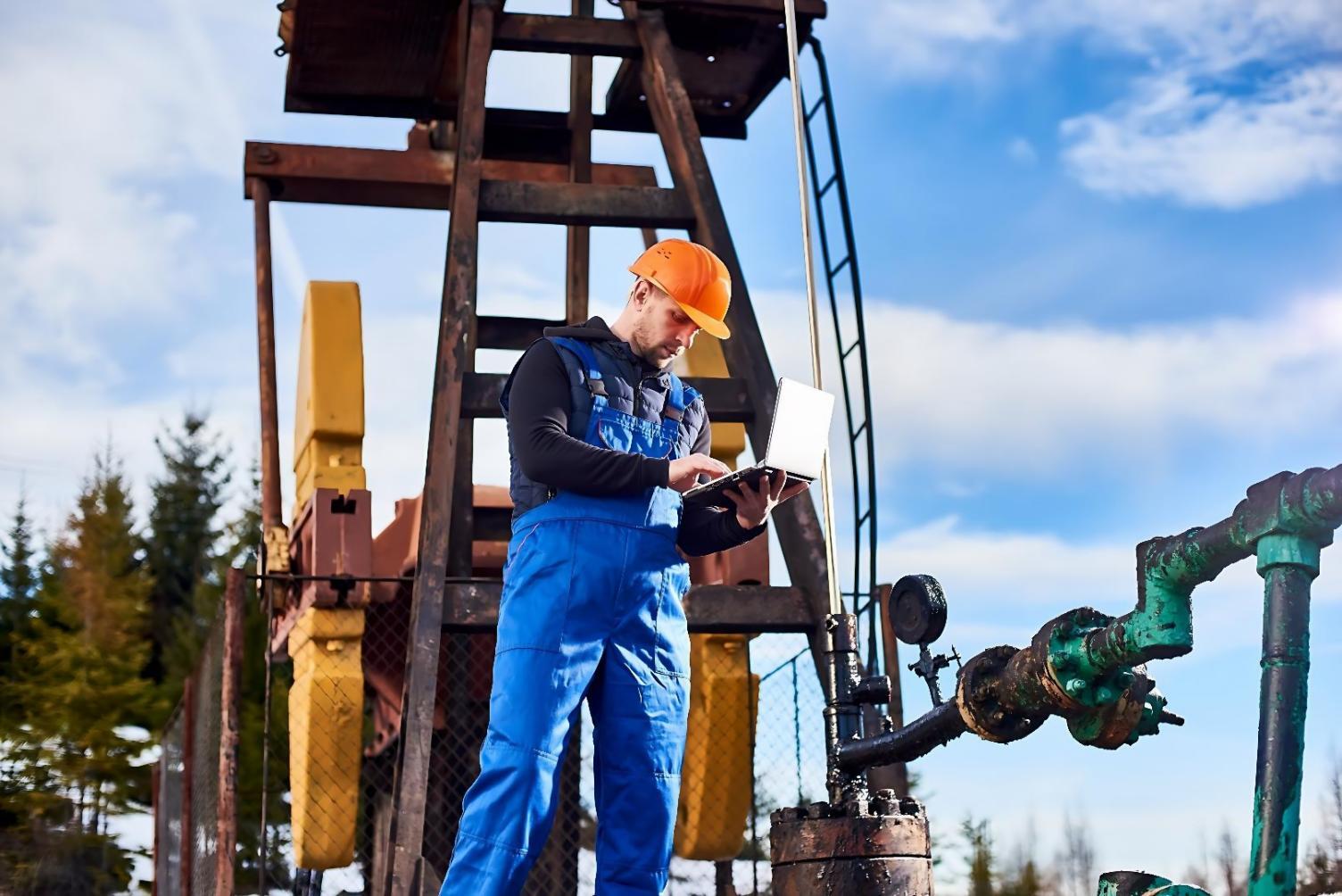 Sesión práctica de formación en gestión de operaciones petroleras