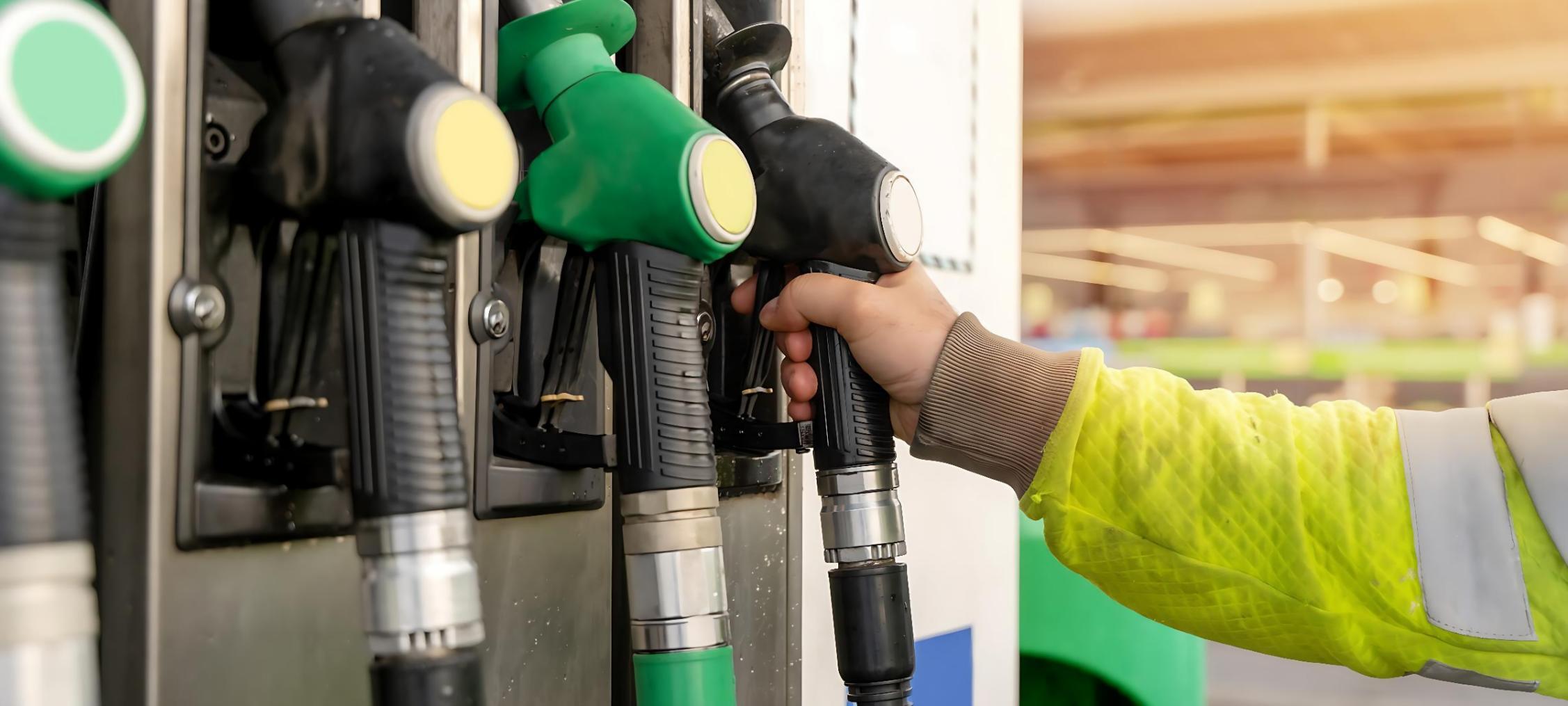 Estudiantes internacionales en formación práctica de seguridad petrolera